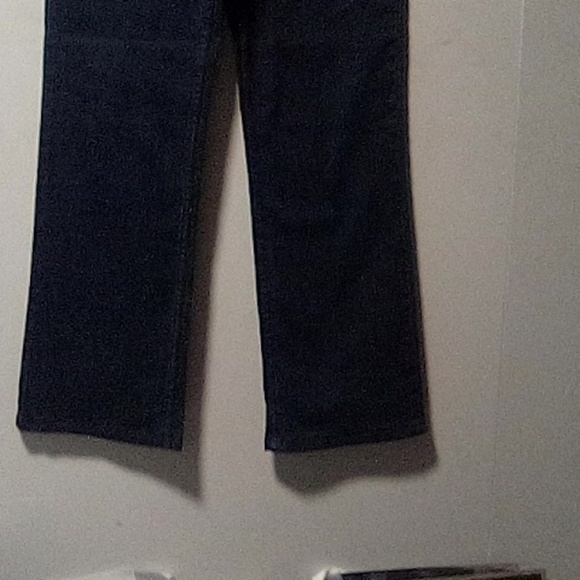 DENIM & Company ladies blue jeans. Size 4 Tall. Boot cut leg - Picture 4 of 9